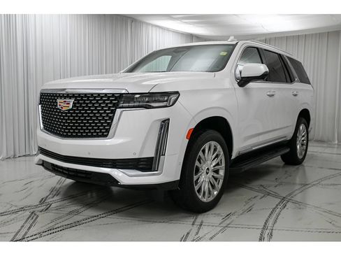 Used 2024 Cadillac Escalade Premium Luxury AWD/4WD image 4