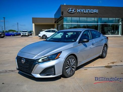 Used 2024 Nissan Altima 2.5 SV FWD image 1
