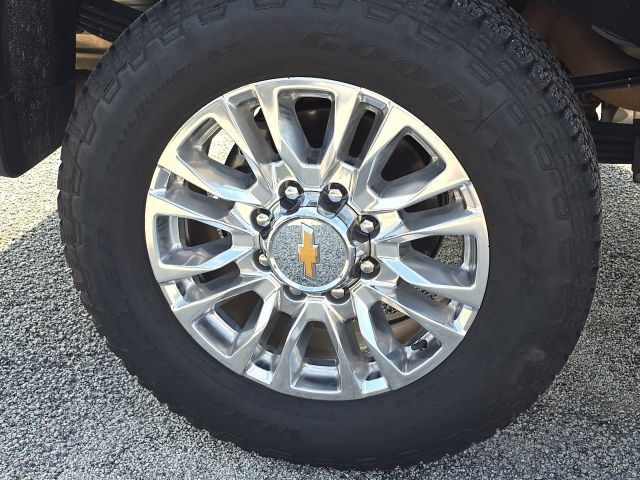 Used 2024 Chevrolet Silverado 3500 High Country w/ High Country Premium Package AWD/4WD image 11