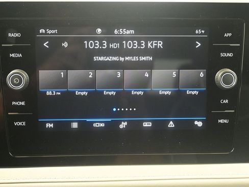 Used 2025 Volkswagen Taos SE image 23