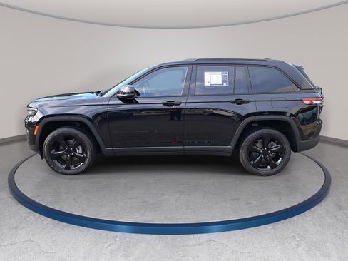 Used 2023 Jeep Grand Cherokee Altitude AWD/4WD image 8