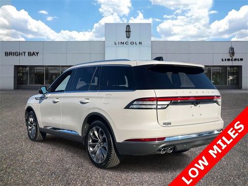 Used 2025 Lincoln Aviator Reserve w/ Illumination Package image 3