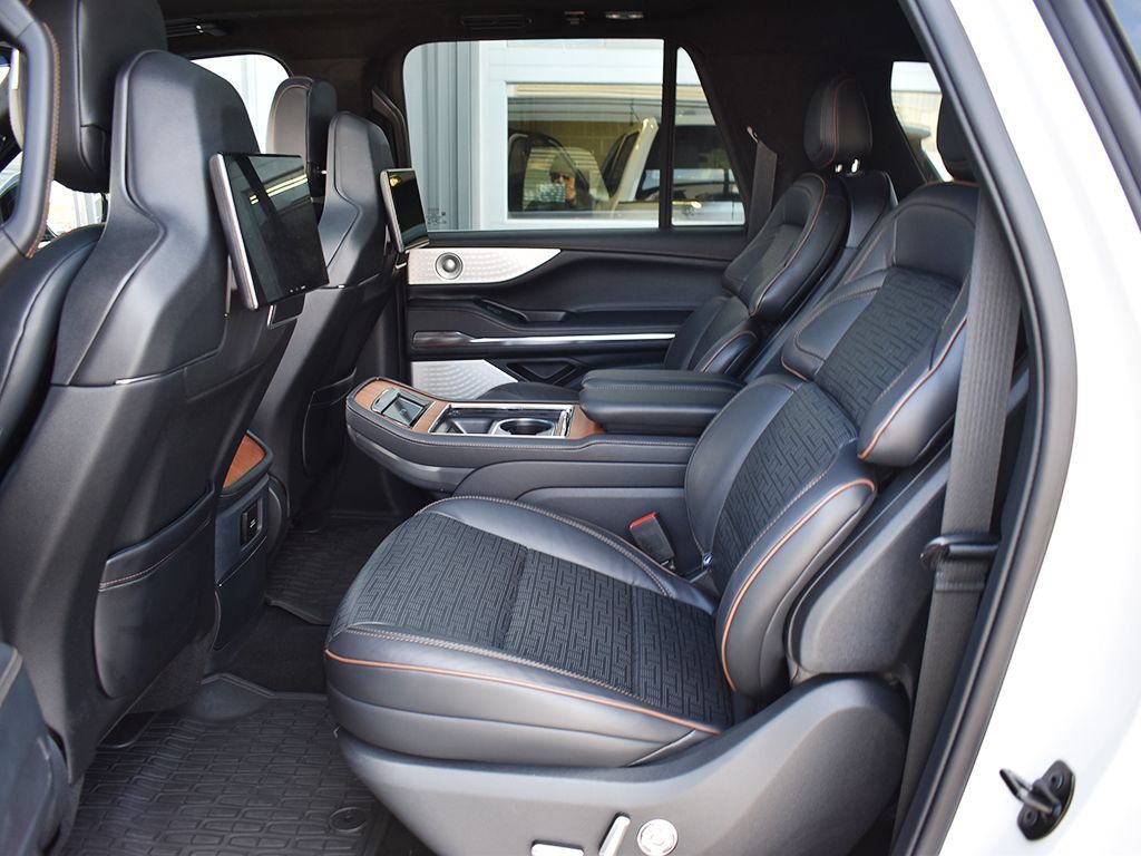 Used 2025 Lincoln Navigator L Black Label AWD/4WD image 6