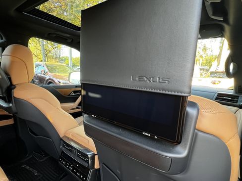 Used 2025 Lexus LX 600 4WD w/ Appearance Package image 44