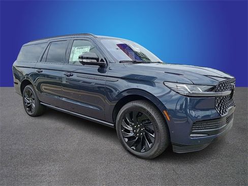 New 2025 Lincoln Navigator L Reserve w/ Jet Appearance Package image 2