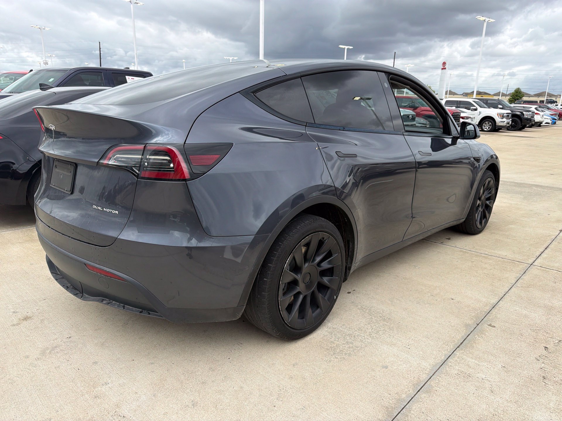 Used 2022 Tesla Model Y Long Range AWD/4WD image 3