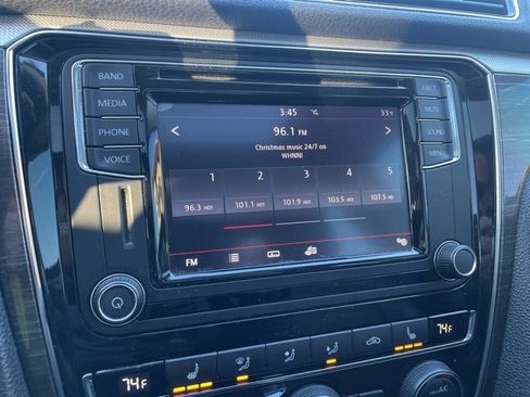 Used 2017 Volkswagen Passat 1.8T SE image 18