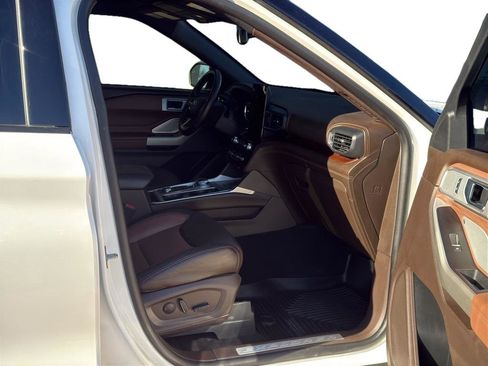 Used 2022 Ford Explorer King Ranch w/ Technology Package image 7
