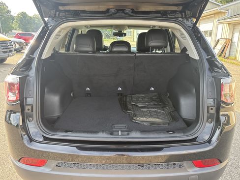 Used 2021 Jeep Compass Latitude FWD image 2