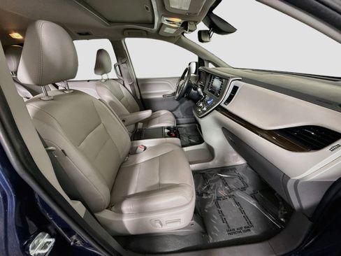 Used 2020 Toyota Sienna XLE FWD image 27