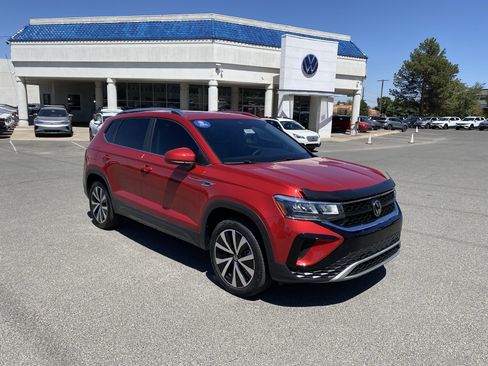 Certified 2023 Volkswagen Taos SE w/ Panoramic Sunroof Package FWD image 46