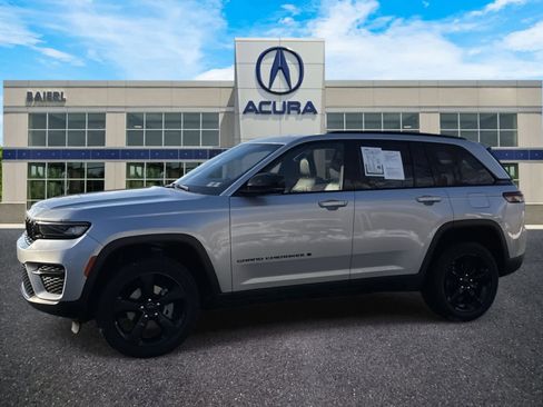 Used 2023 Jeep Grand Cherokee Altitude image 2