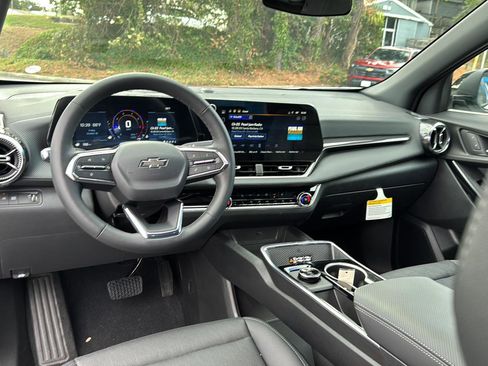 New 2026 Chevrolet Equinox LT w/ Convenience Package II image 16