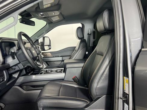 Used 2025 Ford F250 Lariat w/ Chrome Package image 21