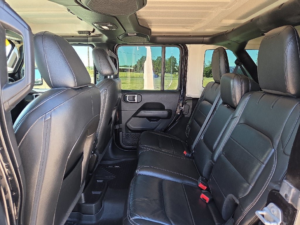 Used 2018 Jeep Wrangler Unlimited Sahara AWD/4WD image 16