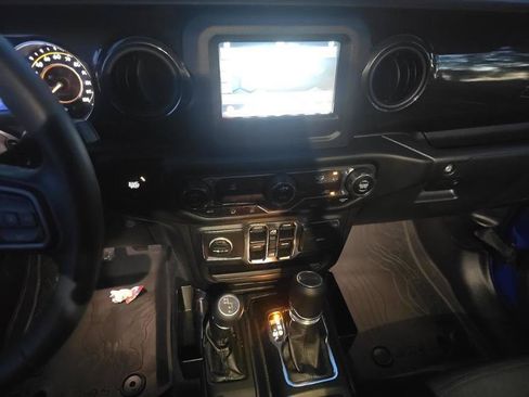 Used 2022 Jeep Gladiator Sport AWD/4WD image 5