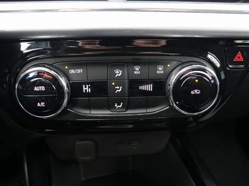 Used 2025 Chevrolet Trax LT image 21