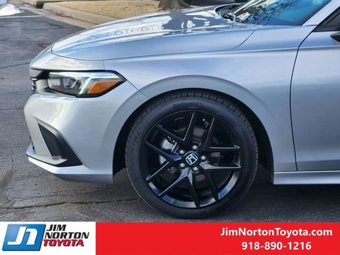 Used 2023 Honda Civic Sport image 8