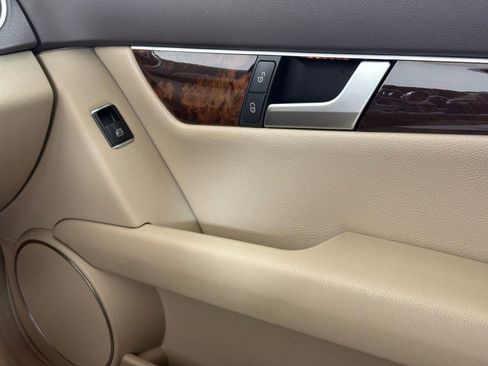 Used 2014 Mercedes-Benz C 250 Luxury image 26