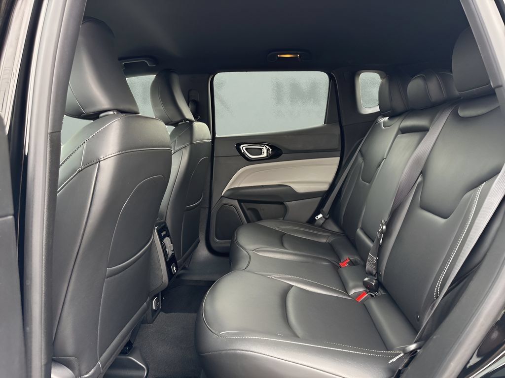 Used 2025 Jeep Compass Limited AWD/4WD image 11
