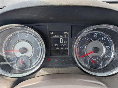 Used 2014 Chrysler Town & Country Touring-L w/ Driver Convenience Group image 11