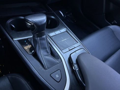 Used 2020 Lexus UX 200 image 27