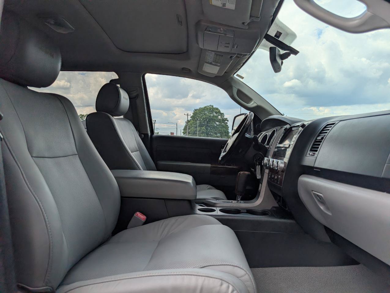 Used 2011 Toyota Tundra Limited w/ Platinum Pkg AWD/4WD image 19