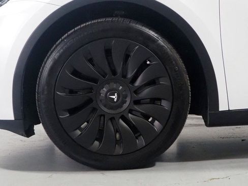 Used 2023 Tesla Model Y Long Range AWD/4WD image 47