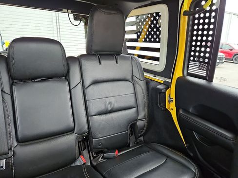 Used 2018 Jeep Wrangler Unlimited Sahara AWD/4WD image 15
