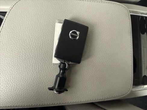Used 2018 Volvo S90 T5 Momentum w/ Convenience Package FWD image 19