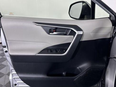 Used 2019 Toyota RAV4 XLE Premium image 14