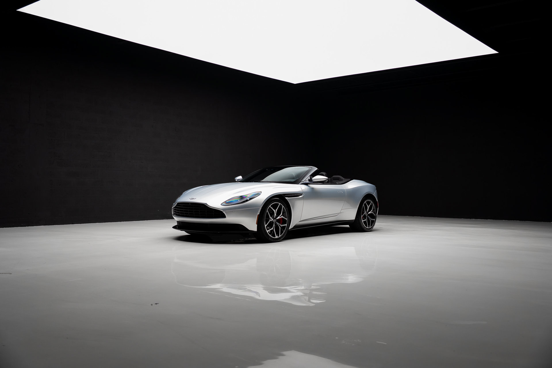Used 2019 Aston Martin DB11 Volante RWD image 85