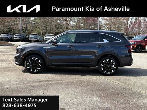 Certified 2025 Kia Sorento EX w/ Panoramic Sunroof Package image 3