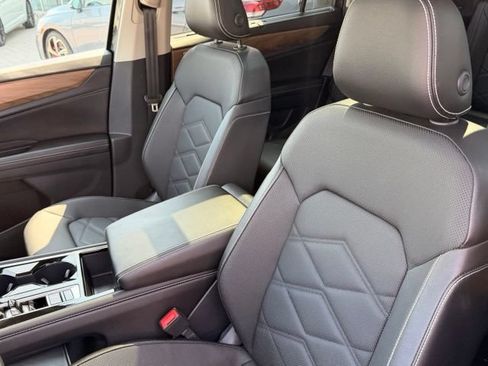 Certified 2024 Volkswagen Atlas SE w/ Panoramic Sunroof Package AWD/4WD image 8