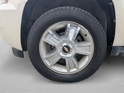 Used 2010 Chevrolet Avalanche LTZ image 23