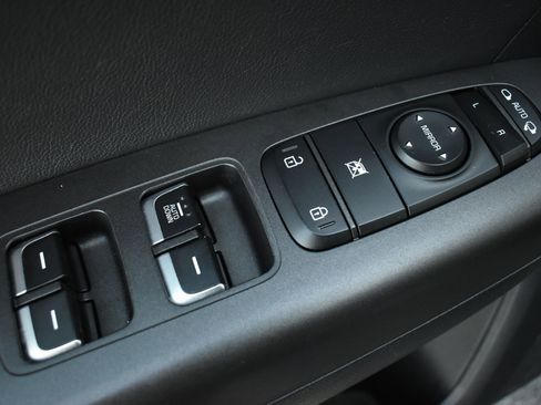 Used 2022 Kia Sportage Nightfall Edition image 12