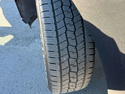 Used 2024 Ford Expedition Limited image 8