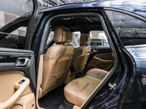 Used 2018 Porsche Macan image 37