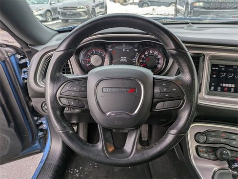 Used 2022 Dodge Challenger SXT w/ Driver Convenience Group image 9