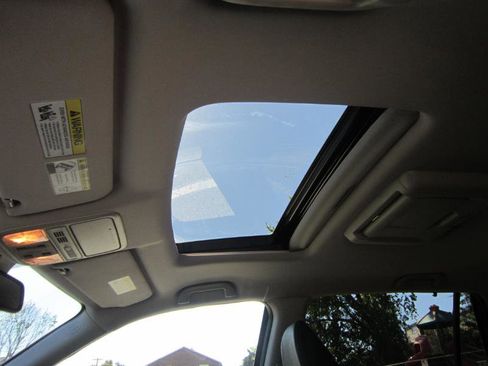 Used 2016 Honda Pilot Touring image 10