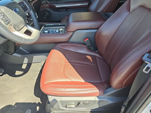 Used 2024 Ford Expedition Limited image 22