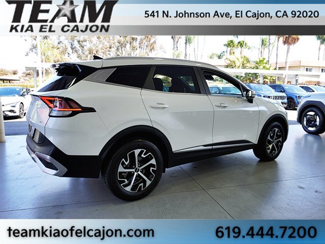 Certified 2025 Kia Sportage EX AWD/4WD image 9
