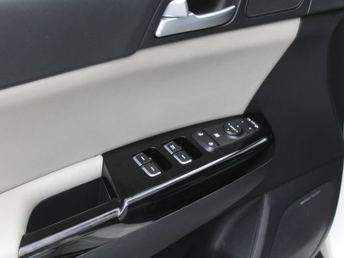 Used 2017 Kia Sportage SX FWD image 19