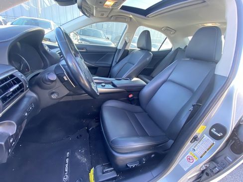 Used 2017 Lexus IS 300 AWD image 4