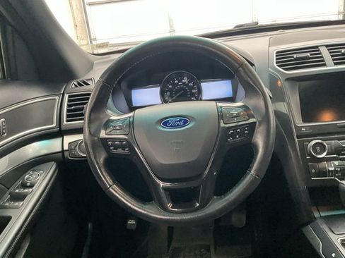 Used 2016 Ford Explorer XLT w/ Equipment Group 202A image 10