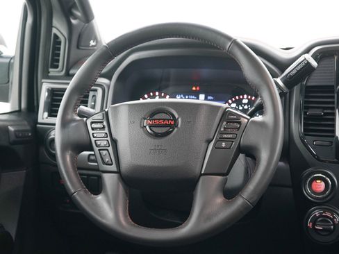 Used 2022 Nissan Titan PRO-4X w/ Pro-4x Convenience Package AWD/4WD image 18