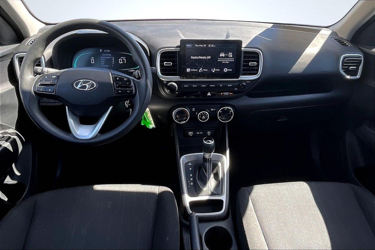 Used 2024 Hyundai Venue SE FWD image 16