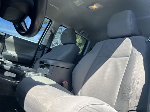 Used 2017 Toyota Tacoma SR5 image 3