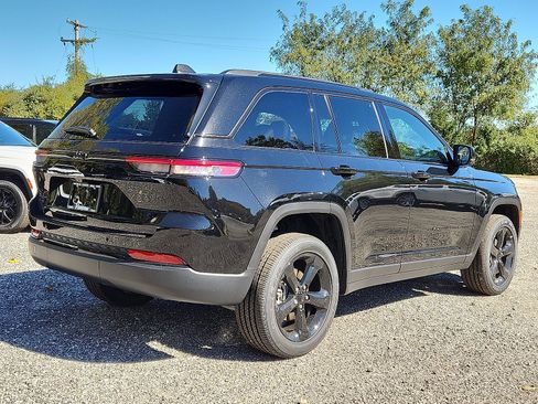 New 2025 Jeep Grand Cherokee Altitude image 4