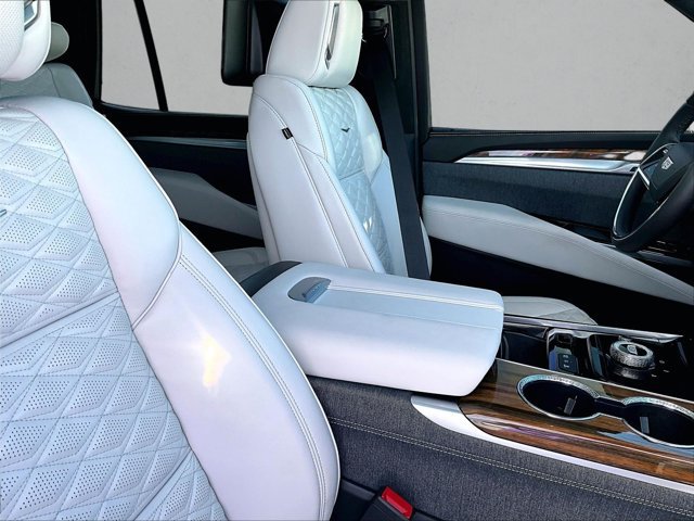 Used 2026 Cadillac Escalade Platinum Sport w/ LPO, ONYX Package AWD/4WD image 9